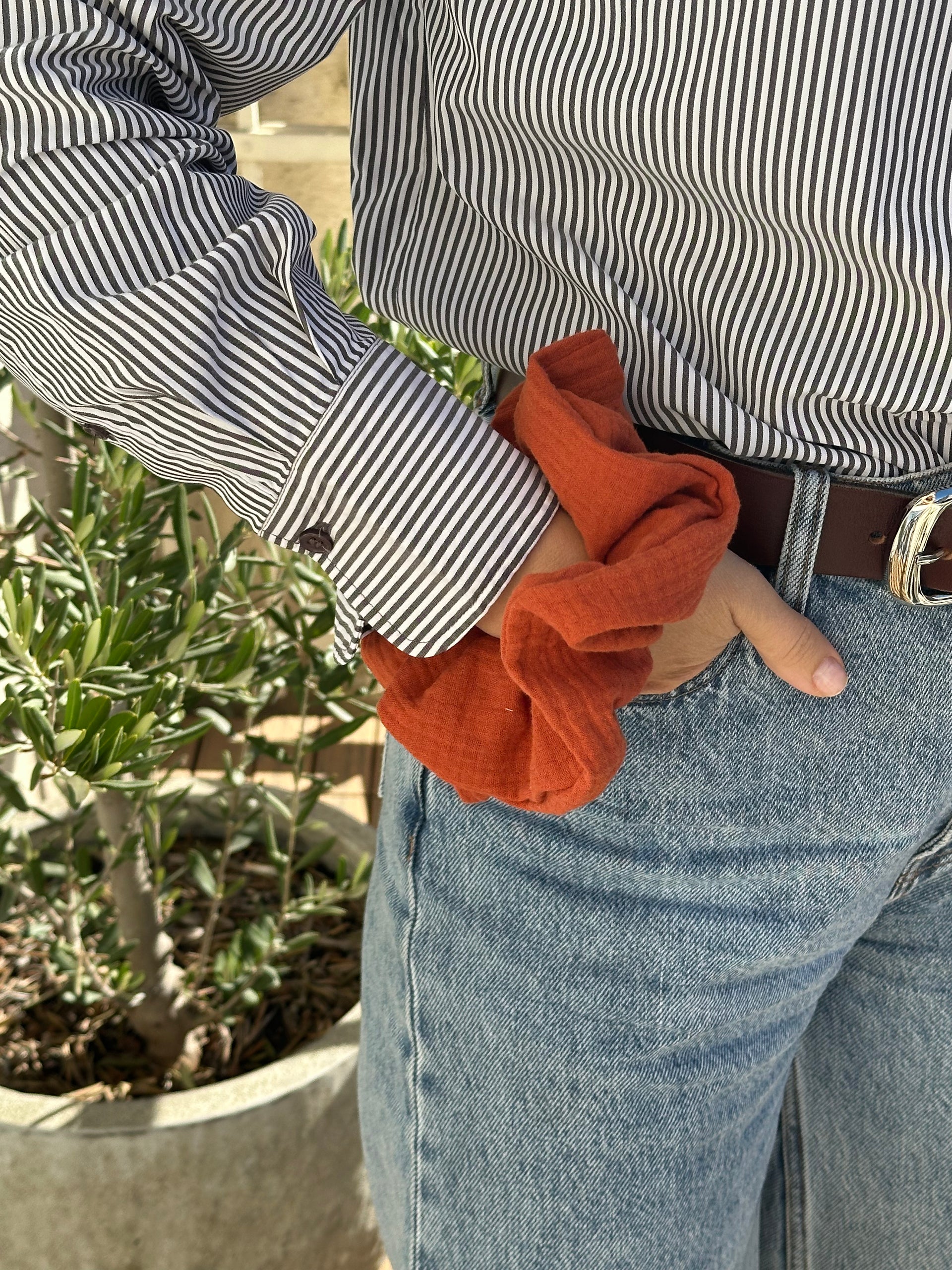 Muslin hair scrunchie rust