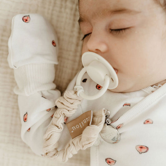 Newborn gloves figs