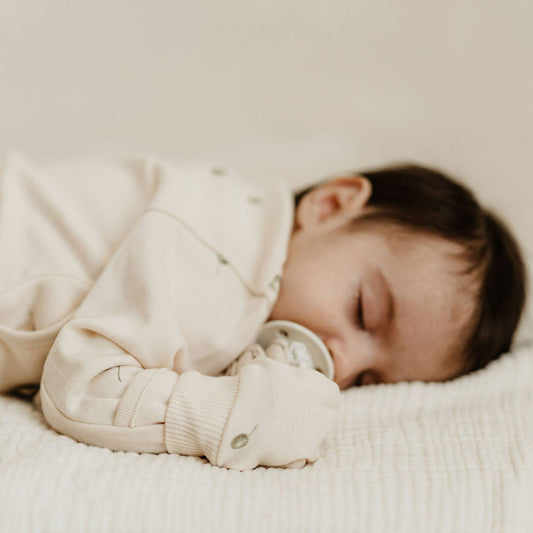 Newborn gloves olives